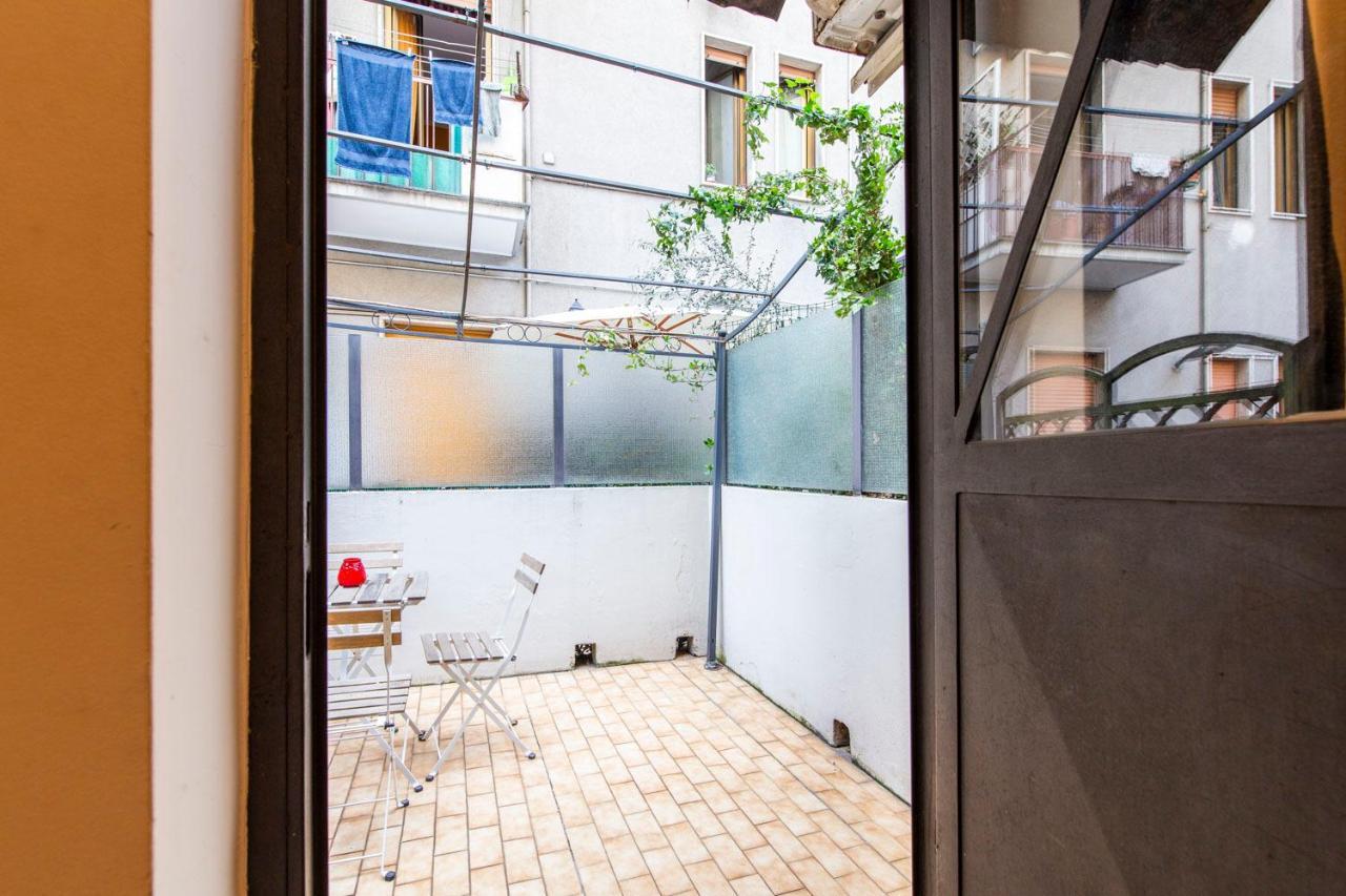 Extensive Terrace Navigli Toy Artistic Apartment Milano Exteriör bild